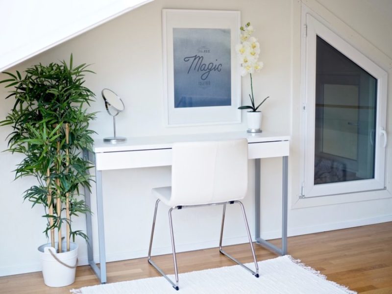 Ostolakossa valkoinen minimalistinen koti