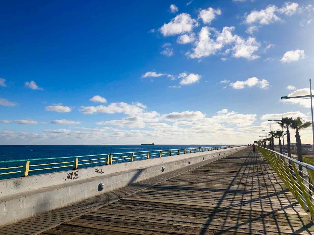 Torreviejan aallonmurtaja.